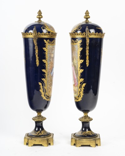 Napoléon III - Paire de vases en porcelaine vers 1846