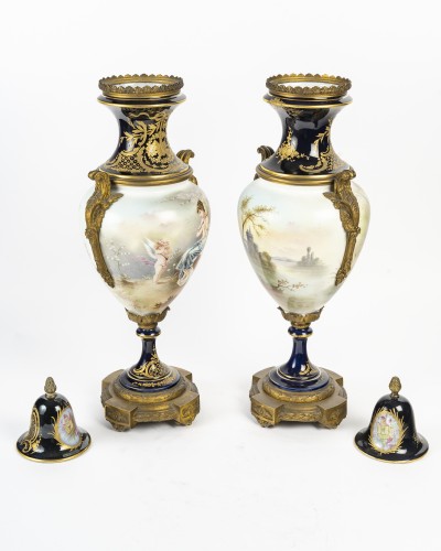 Antiquités - Vases en porcelaine, circa 1880