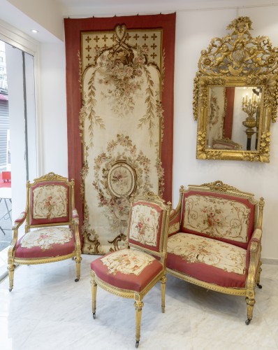 Sièges Canapé & Mobilier de Salon - Salon complet de 8 pièces et 4 tentures murales, tapisserie d’Aubusson, circa 1870