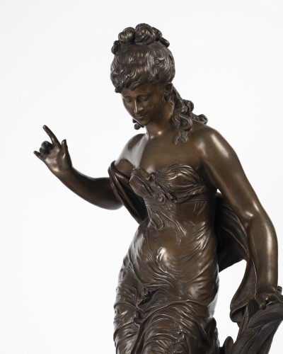 Auguste Moreau (1834-1917) Femme à l'Oiseau - Sculpture Style Napoléon III