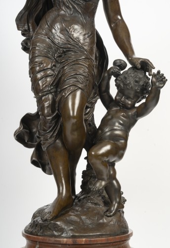Sculpture Sculpture en Bronze - Auguste MOREAU (1834-1917) Femme à l'enfant