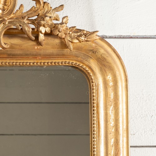 Miroir Louis Philippe en bois doré avec petit fronton - Louis-Philippe