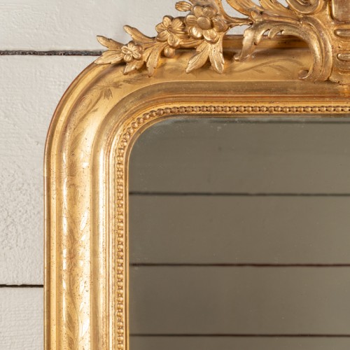 Louis-Philippe - Miroir Louis Philippe en bois doré avec petit fronton