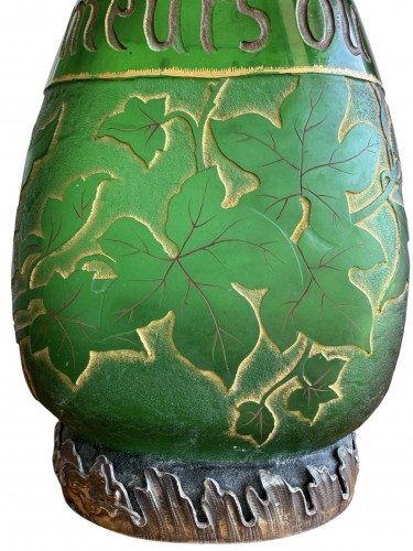 Antiquités - Daum Nancy - Vase "Je meurs où je m'attache"