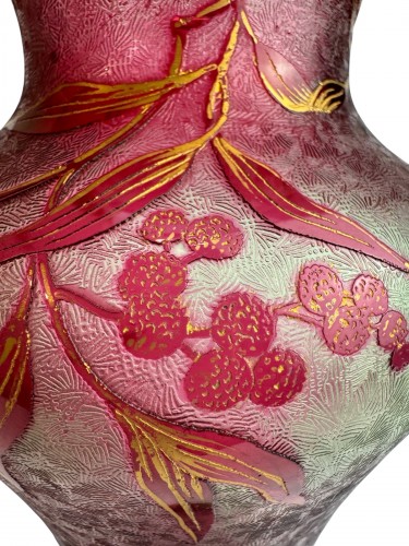 Antiquités - Baccarat - Ouraline  Crystal Vase With Raspberry Decoration