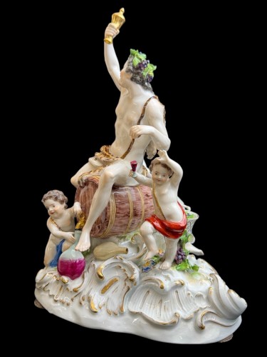 Antiquités - Bacchus sur un tonneau - Groupe en porcelaine de Meissen 19e siècle