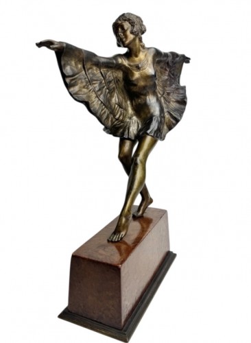 Sculpture  - A Dancer In A Butterfly Dress 