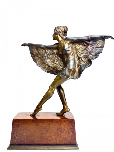 Art Déco - A Dancer In A Butterfly Dress 
