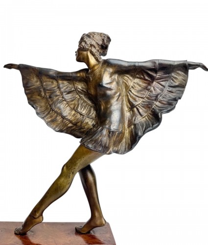 Antiquités - A Dancer In A Butterfly Dress 