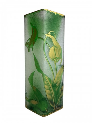Baccarat - Vase de forme losange à décor des fleurs