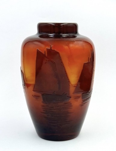 Gallé, vase à décor de voiliers sur la mer - Verrerie, Cristallerie Style Art nouveau