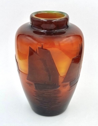 XXe siècle - Gallé, vase à décor de voiliers sur la mer