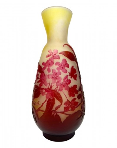 Gallé, vase à décor de fleurs de prunier