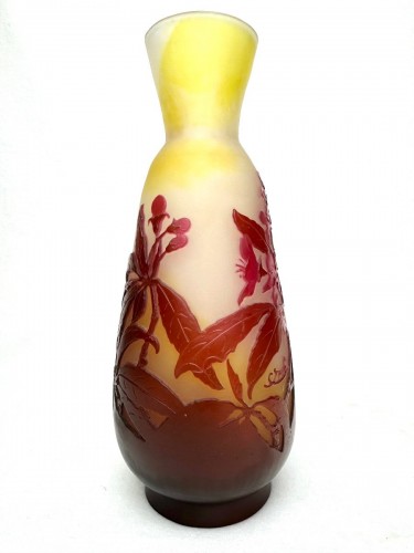 Gallé, vase à décor de fleurs de prunier - Verrerie, Cristallerie Style Art nouveau