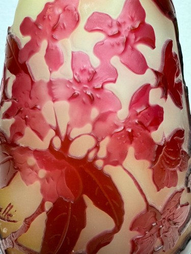 Gallé, vase à décor de fleurs de prunier - Art nouveau