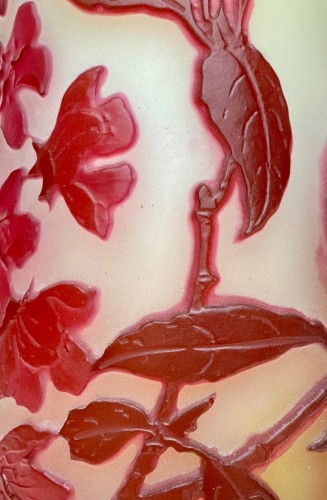 Antiquités - Gallé, vase à décor de fleurs de prunier