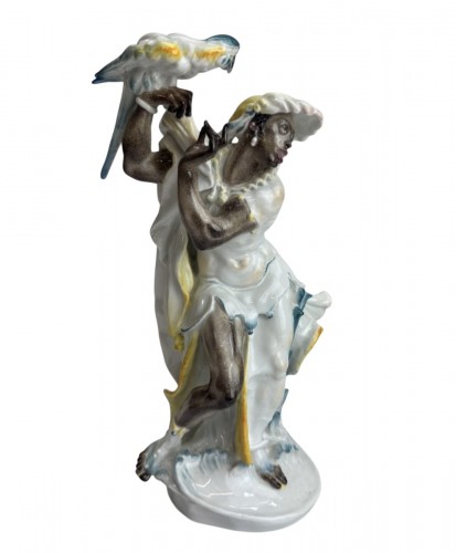Figure en porcelaine de Meissenine, Maure au perroquet représentant Nelusco