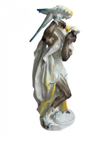 Antiquités - Figure en porcelaine de Meissenine, Maure au perroquet représentant Nelusco