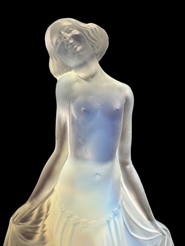 Lucile Sevin For Etling, Opalescent Glass Statuette  - Art Déco