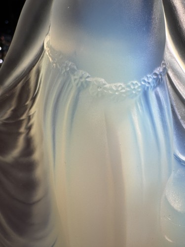 Art Déco - Lucile Sevin For Etling, Opalescent Glass Statuette 