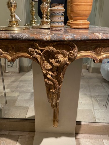 XVIIIe siècle - Petite console du XVIIIe siècle en bois doré