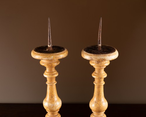Pair of early 18th century wooden pique cierges - 