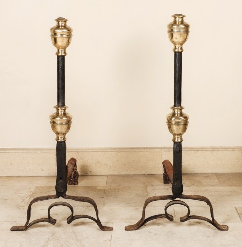 Grande paire de chenets en fer forgé et laiton XVIème siècle - Decorative Objects Style Renaissance