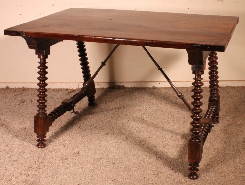 17th century - 17th century spanish walnut table