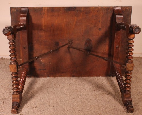 17th century spanish walnut table - Louis XIII