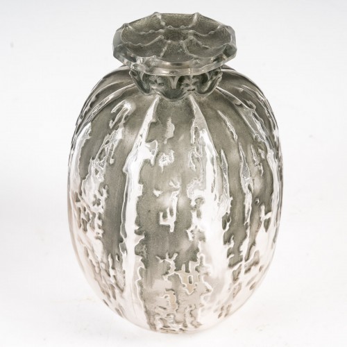 20th century - René LALIQUE (1860-1945) -  &quot;Fountains&quot; covered Vase (1912)