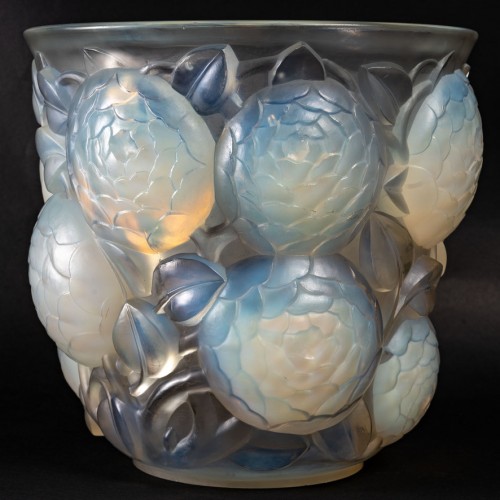 Glass & Crystal  - René Lalique (1860-1945) - Opalescent Vase &quot;Oran&quot;
