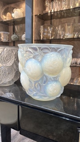 Antiquités - René Lalique (1860-1945) - Opalescent Vase &quot;Oran&quot;