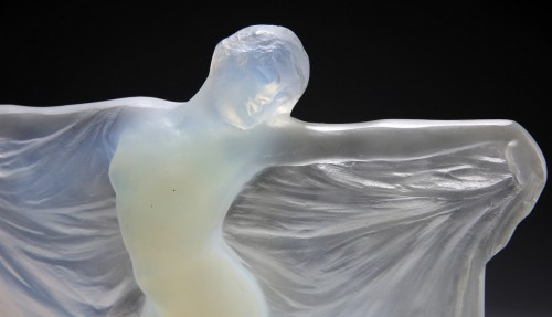  - René Lalique (1860-1945) - Thaïs ou Suzanne, statuette en Verre opalescent,1925