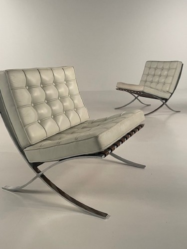 Ludwig Mies Van Der Rohe (1886-1969) - Paire de fauteuils Barcelona - Sièges Style 