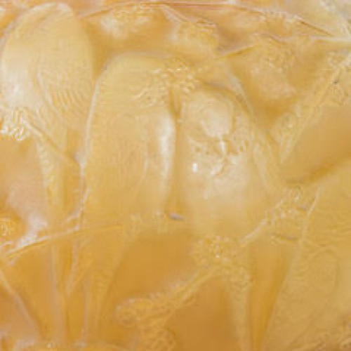 20th century - René Lalique, 1919 - Vase &quot;Perruches&quot; Butterscotch