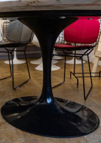 Eero SAARINEN - Edition KNOLL ,table ovale &quot;TULIP&quot; - 