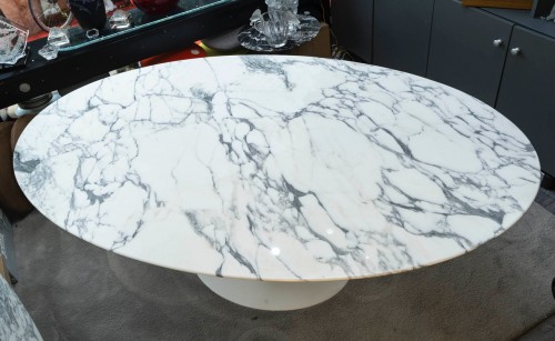 Antiquités - Eero Saarinen (1910-1961) - Knoll Oval table 198 cm, Arabescato, circa 199