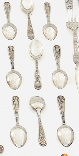 Antiquités - Christofle - 127-piece silver-plated “Villeroy” model cutlery set  
