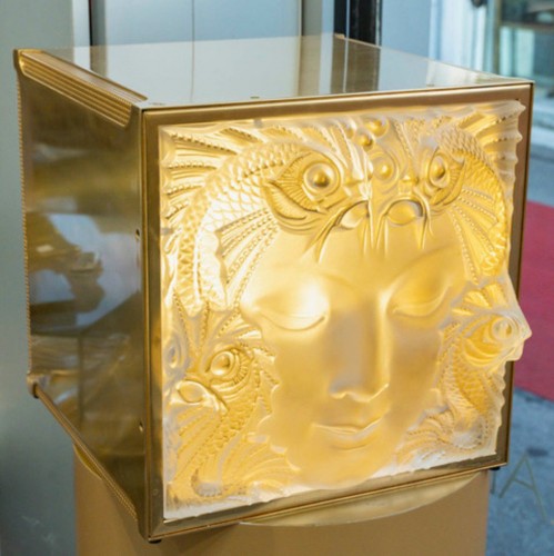 Verrerie, Cristallerie  - René Lalique - Cube décoratif Masque de femme 