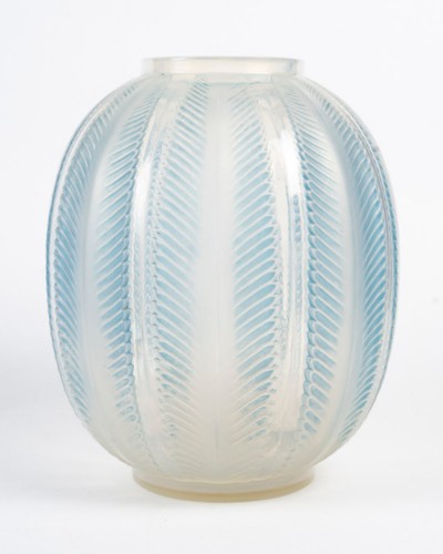  1932 René Lalique - “Biskra” vase. - 