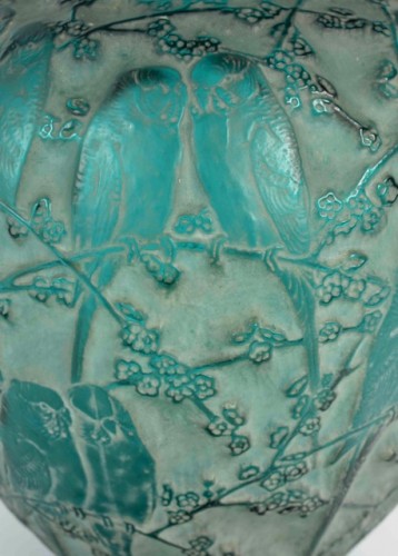 1919 René Lalique - Green-tinted Parakeet Vase - Glass & Crystal Style Art nouveau