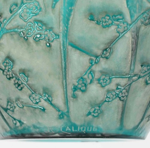 20th century - 1919 René Lalique - Green-tinted Parakeet Vase