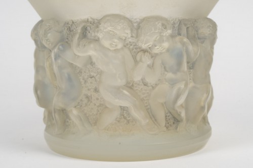 20th century - 1930 René Lalique – “Farandole” Opalescent Vase