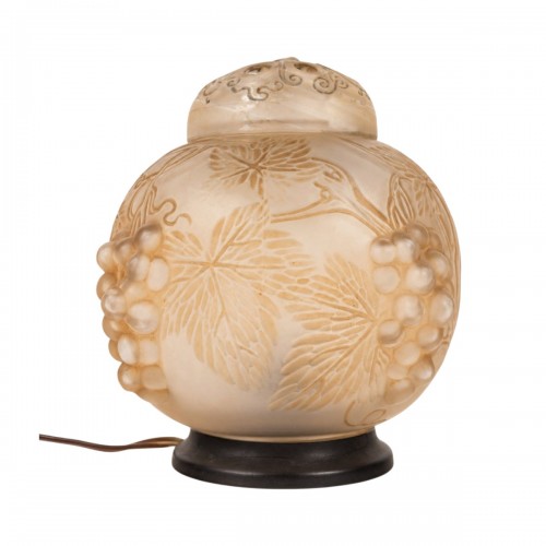 1921 René Lalique, Veilleuse-Brûle parfum « Raisins »