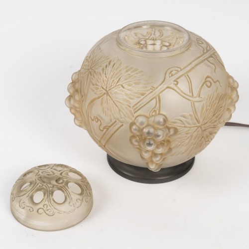 Verrerie, Cristallerie  - 1921 René Lalique, Veilleuse-Brûle parfum « Raisins »