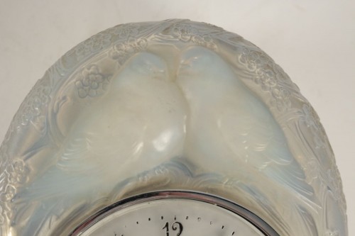 Verrerie, Cristallerie  - LALIQUE René - Pendule « Deux colombes » Opalescente