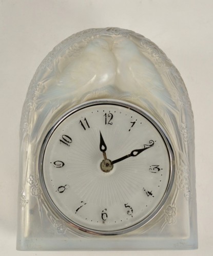 Antiquités - LALIQUE René - Pendule « Deux colombes » Opalescente