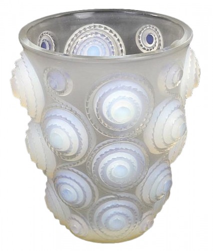 René Lalique  - Vase "Spirales " Opalescent