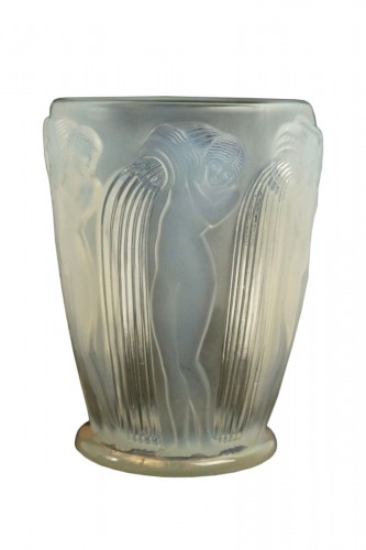 René Lalique Vase &quot;Danaides&quot; Opalescent