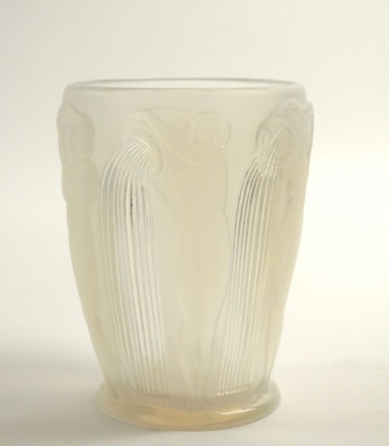 René Lalique Vase &quot;Danaides&quot; Opalescent - Glass & Crystal Style 